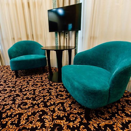 דנייפרופטרובסק Khan-Chinar Hotel מראה חיצוני תמונה