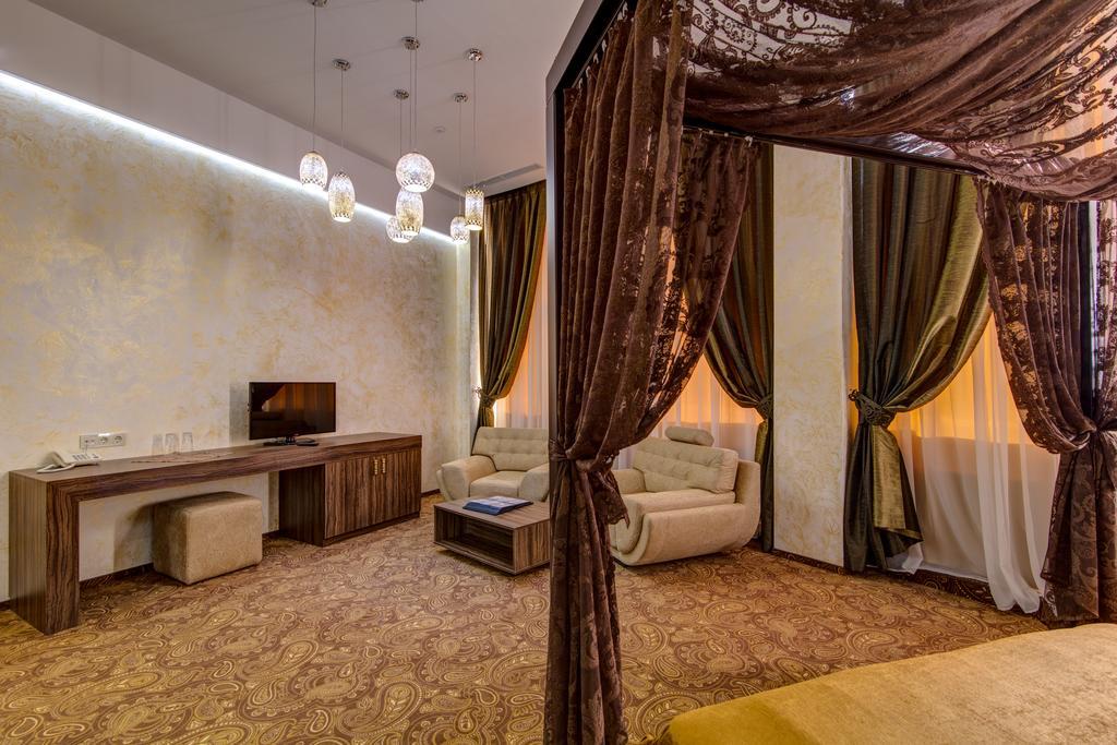 דנייפרופטרובסק Khan-Chinar Hotel מראה חיצוני תמונה