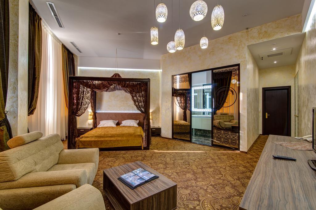 דנייפרופטרובסק Khan-Chinar Hotel מראה חיצוני תמונה