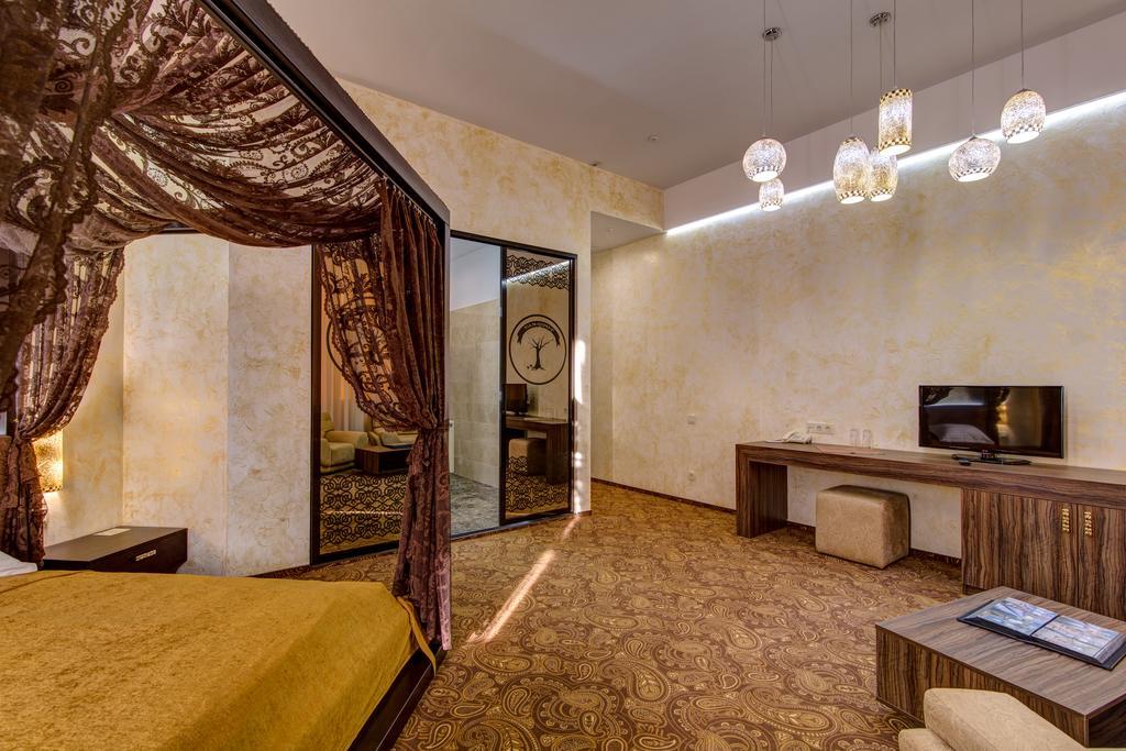 דנייפרופטרובסק Khan-Chinar Hotel מראה חיצוני תמונה