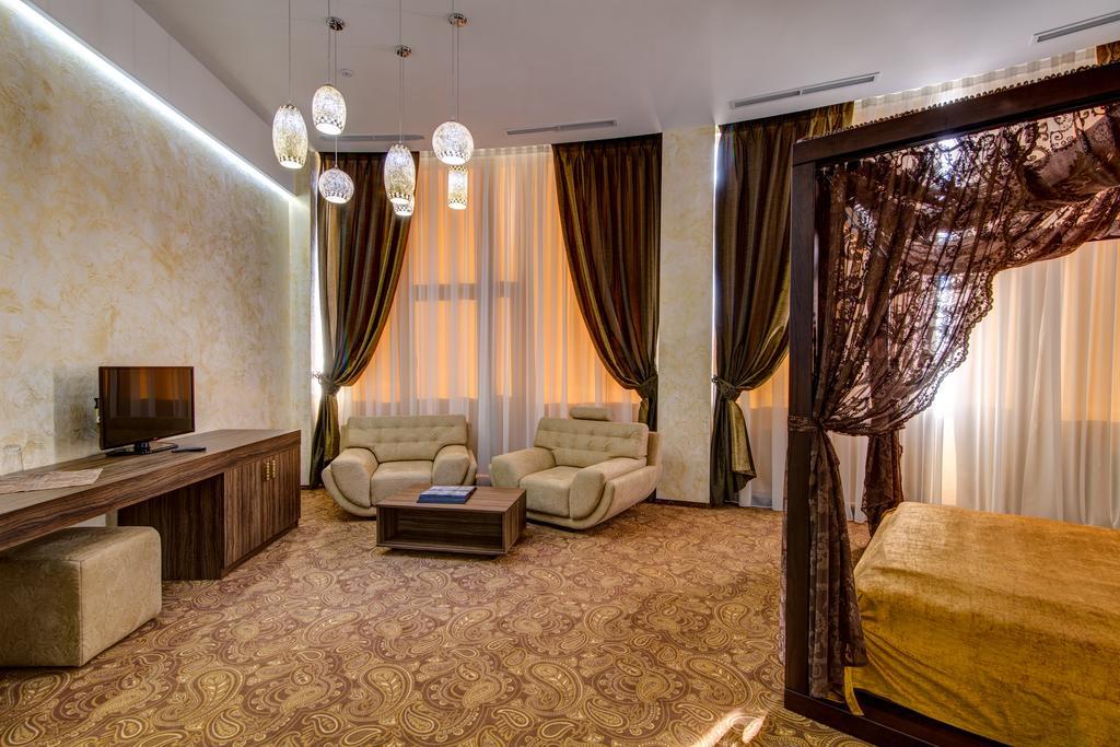דנייפרופטרובסק Khan-Chinar Hotel מראה חיצוני תמונה