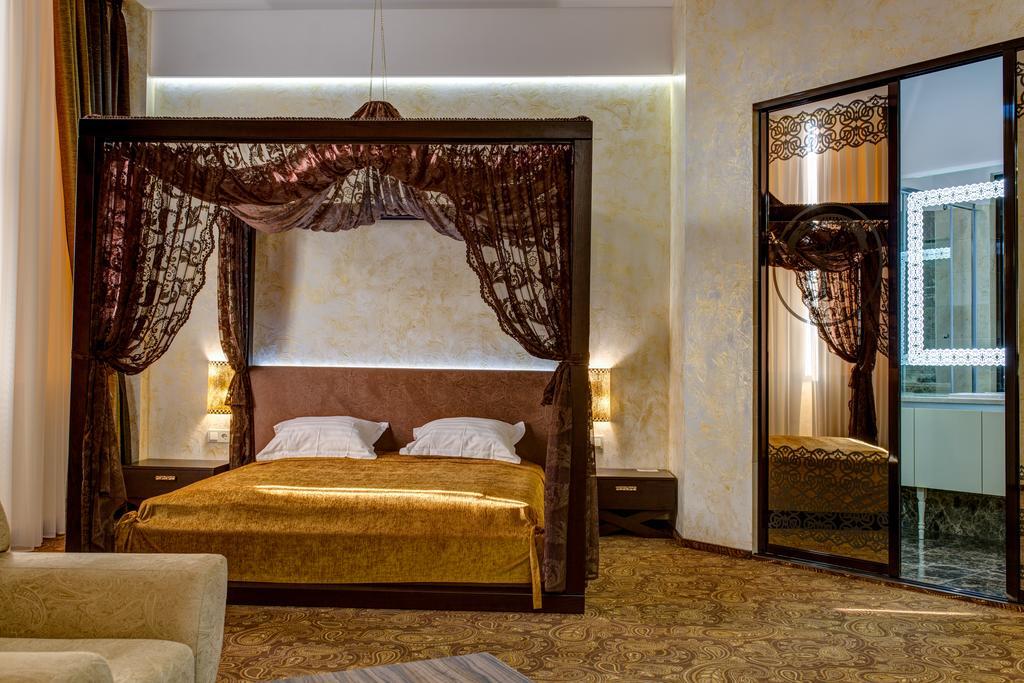 דנייפרופטרובסק Khan-Chinar Hotel מראה חיצוני תמונה