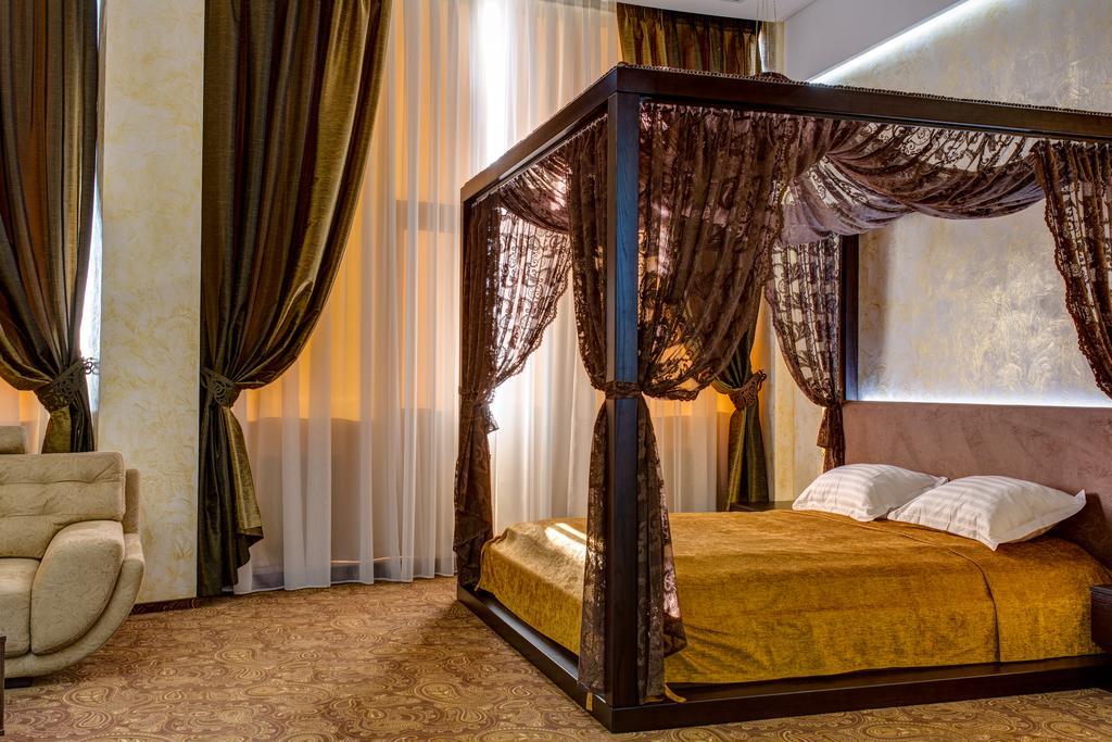 דנייפרופטרובסק Khan-Chinar Hotel מראה חיצוני תמונה