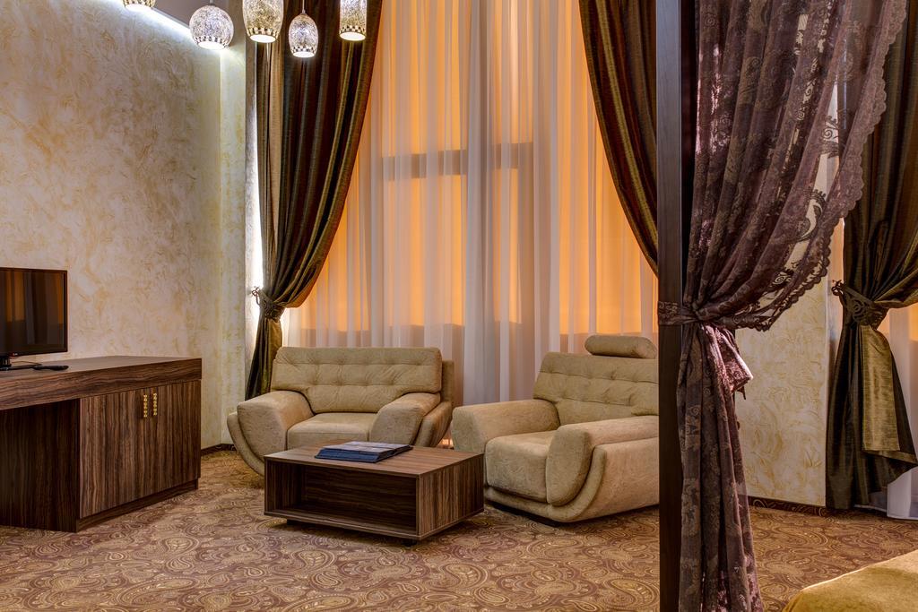 דנייפרופטרובסק Khan-Chinar Hotel מראה חיצוני תמונה