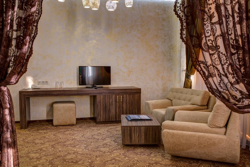 דנייפרופטרובסק Khan-Chinar Hotel מראה חיצוני תמונה
