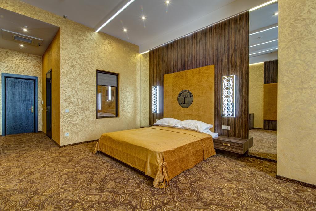 דנייפרופטרובסק Khan-Chinar Hotel מראה חיצוני תמונה