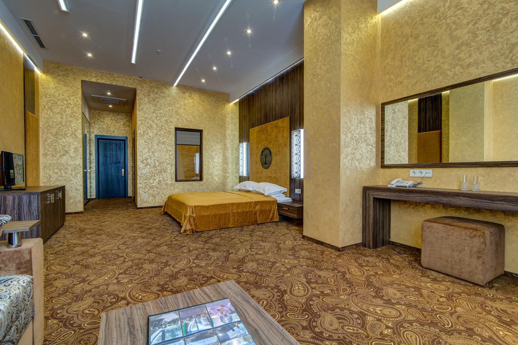 דנייפרופטרובסק Khan-Chinar Hotel מראה חיצוני תמונה