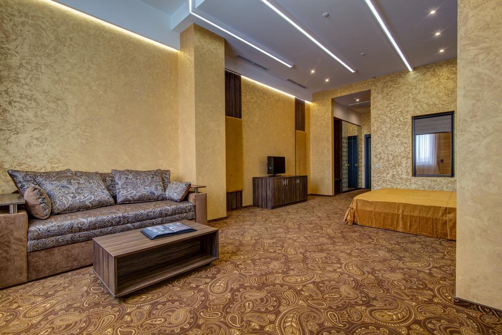 דנייפרופטרובסק Khan-Chinar Hotel מראה חיצוני תמונה