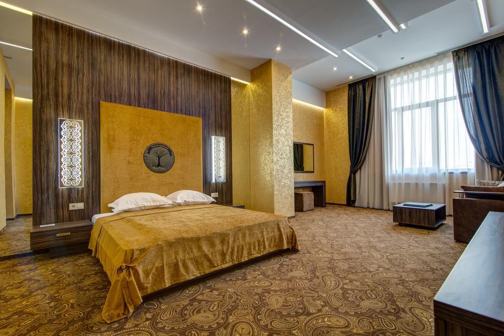 דנייפרופטרובסק Khan-Chinar Hotel מראה חיצוני תמונה