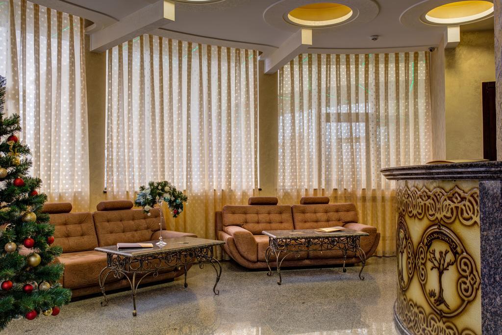 דנייפרופטרובסק Khan-Chinar Hotel מראה חיצוני תמונה