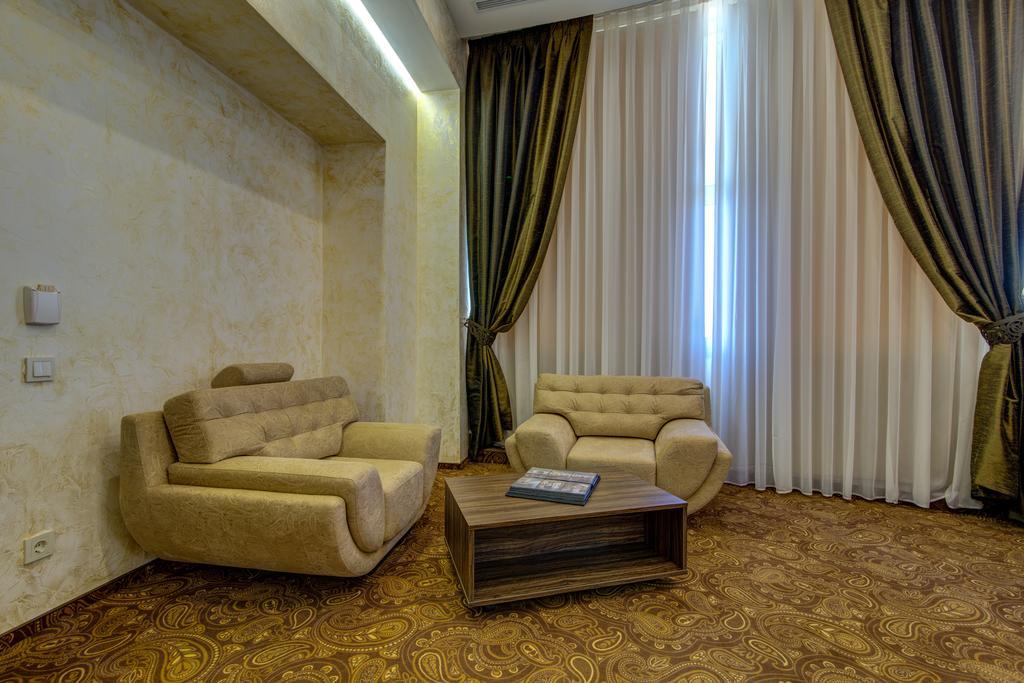דנייפרופטרובסק Khan-Chinar Hotel מראה חיצוני תמונה
