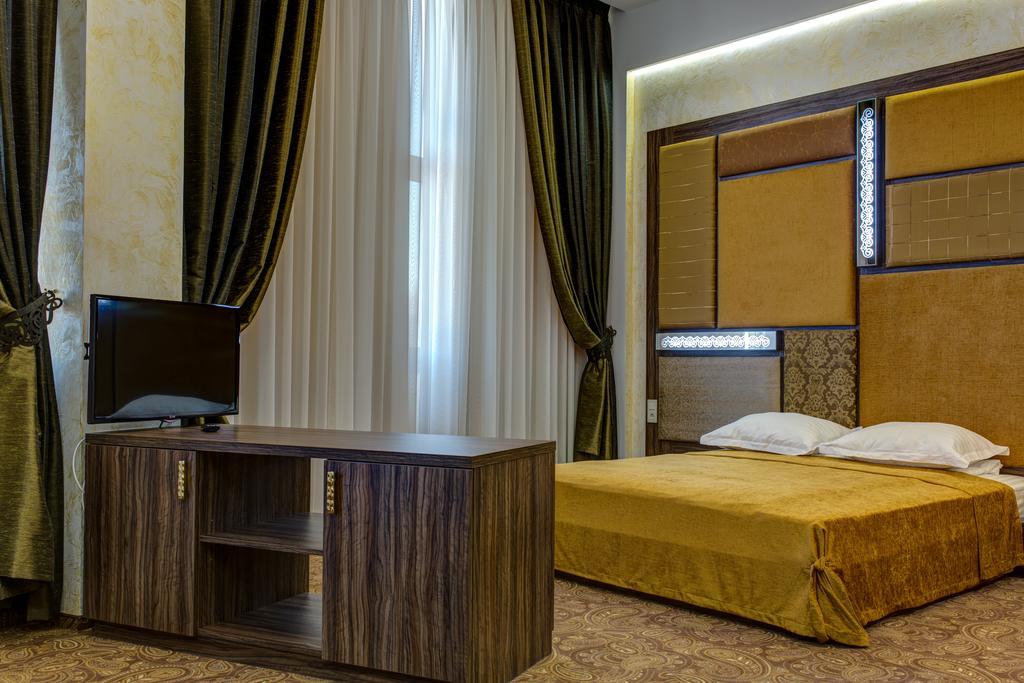 דנייפרופטרובסק Khan-Chinar Hotel מראה חיצוני תמונה