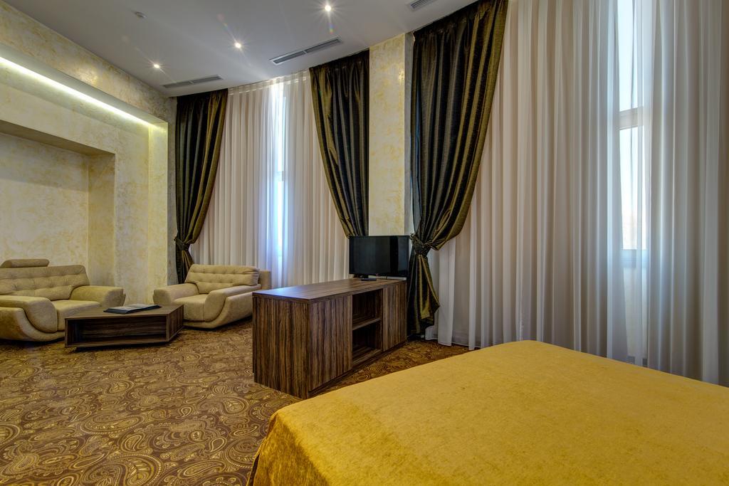דנייפרופטרובסק Khan-Chinar Hotel מראה חיצוני תמונה