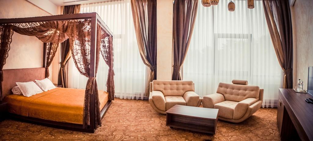 דנייפרופטרובסק Khan-Chinar Hotel מראה חיצוני תמונה