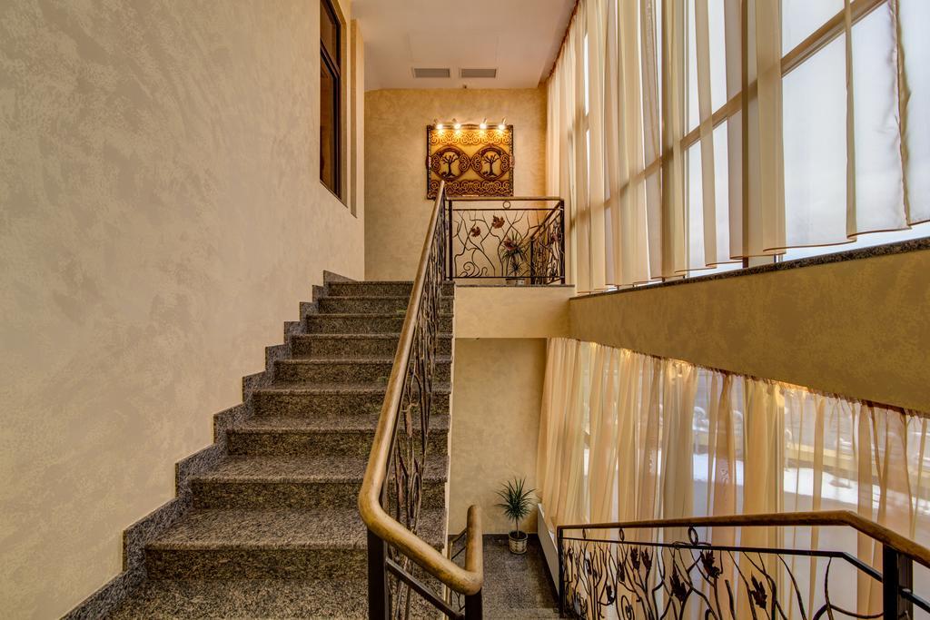 דנייפרופטרובסק Khan-Chinar Hotel מראה חיצוני תמונה
