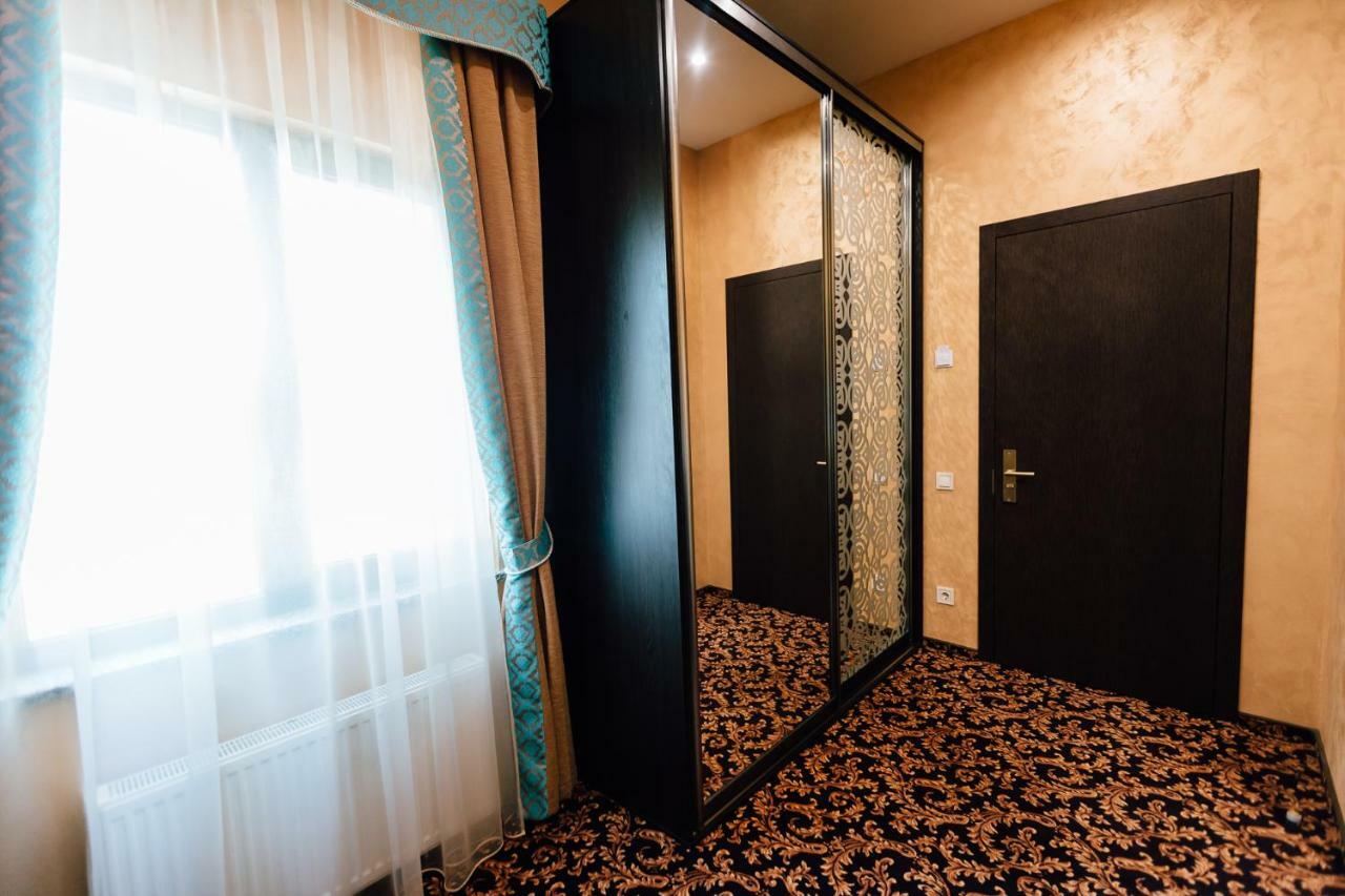 דנייפרופטרובסק Khan-Chinar Hotel מראה חיצוני תמונה