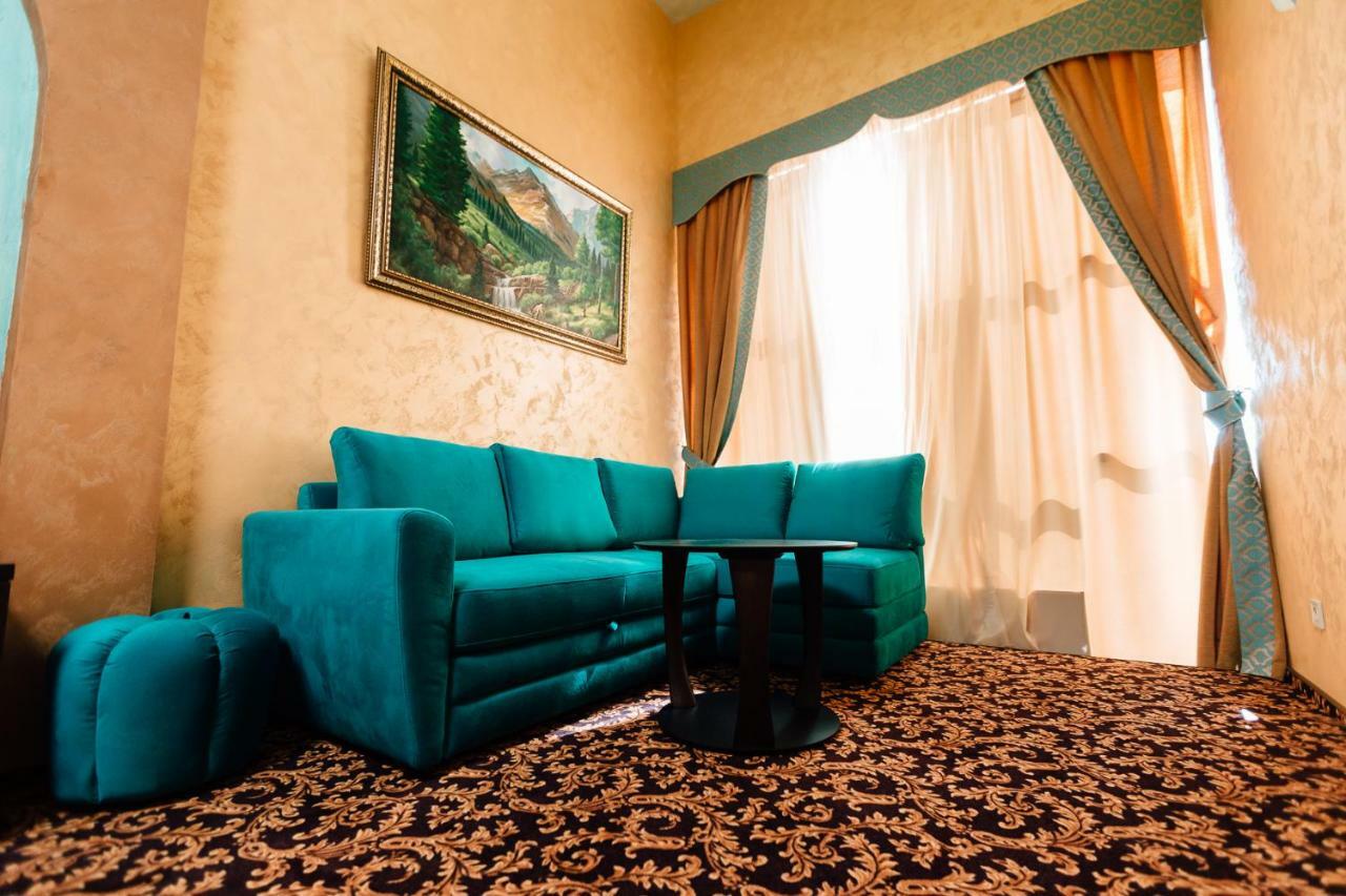 דנייפרופטרובסק Khan-Chinar Hotel מראה חיצוני תמונה
